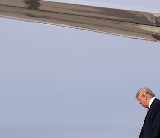 Democratii pregatesc calea pentru a-l demite pe Donald Trump