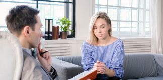 Cine apelează la psihoterapie? Iată ce zic studiile!