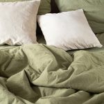 Lenjerii de pat pentru sezonul rece: materiale și densitate